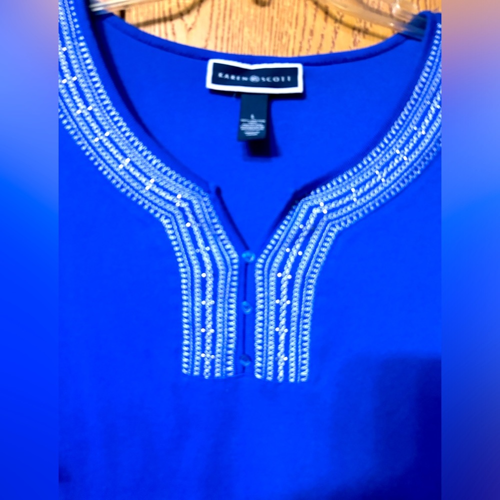 Gorgeous royal blue ladies pullover blouse 3 qtr sleeve sz med
